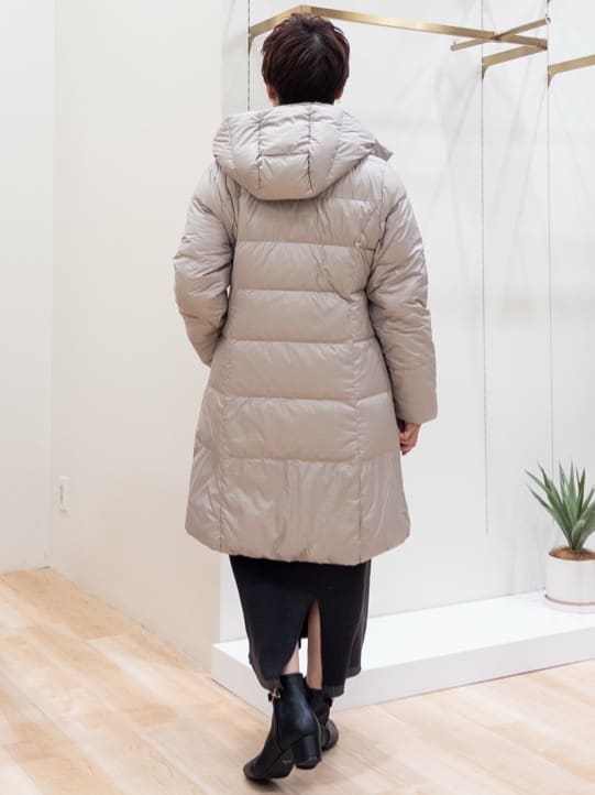 シュウコさんの「grove｜【名品アウター/800FP・多機能】つつまれダウンロング」を使ったコーディネート