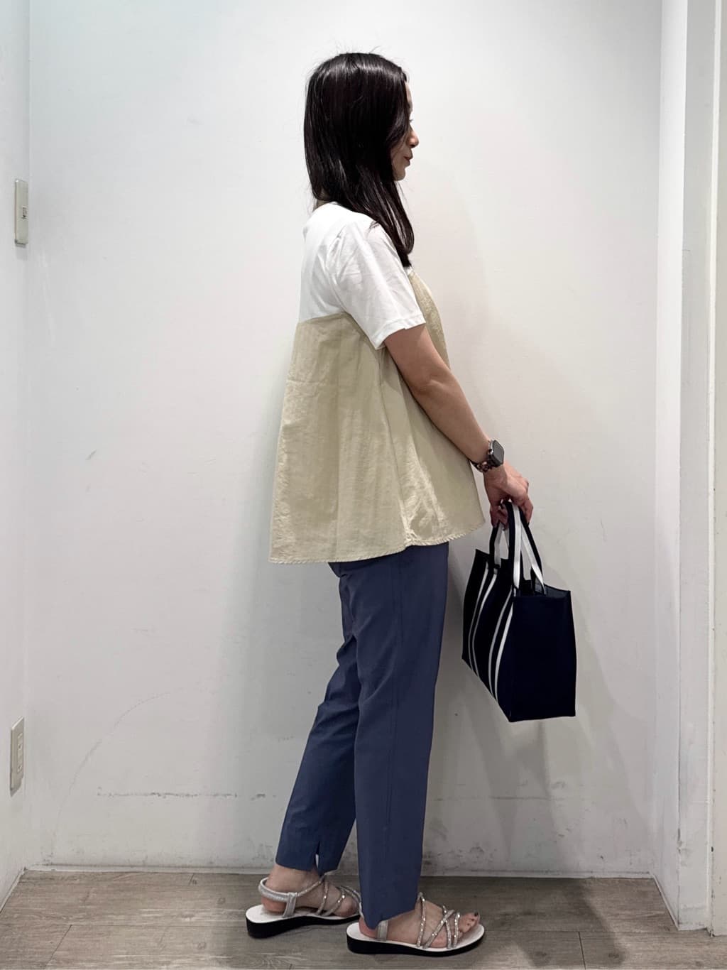yuicciさんの「OPAQUE.CLIP｜麻混ハイストレッチイージースティックパンツ【洗濯機洗い可】」を使ったコーディネート