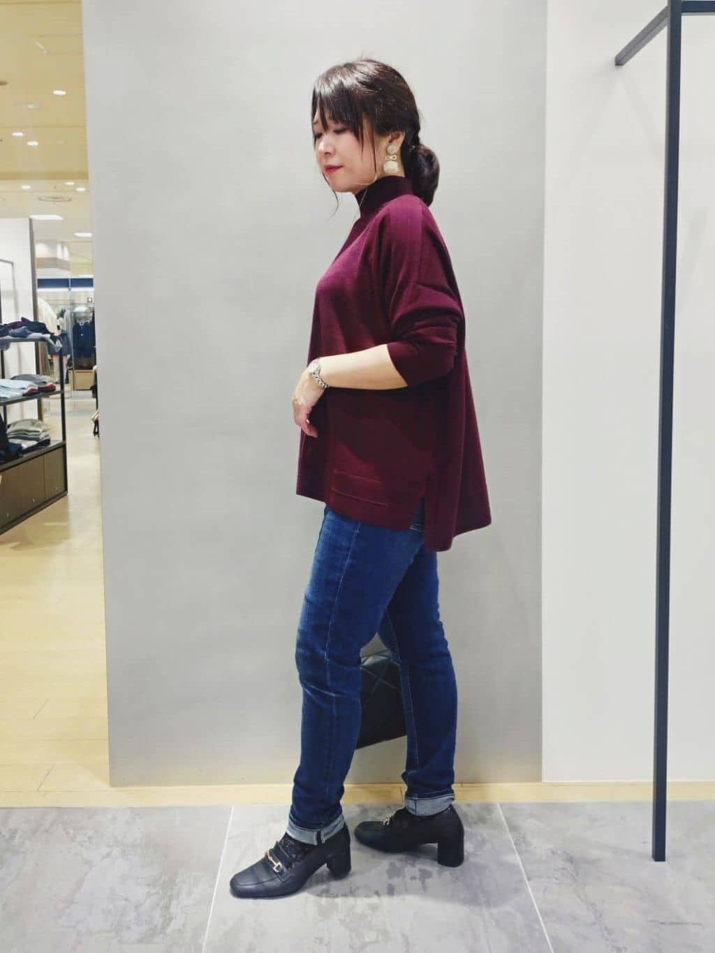 TOMOMIさんの「INDIVI｜スクエアトップロングネックレス」を使ったコーディネート