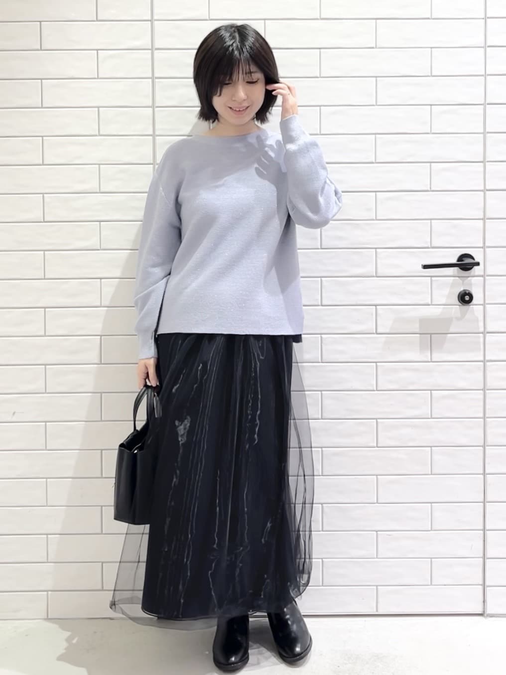 しおりさんの「OPAQUE.CLIP｜ラメガーターボートネックニット【洗濯機OK】」を使ったコーディネート