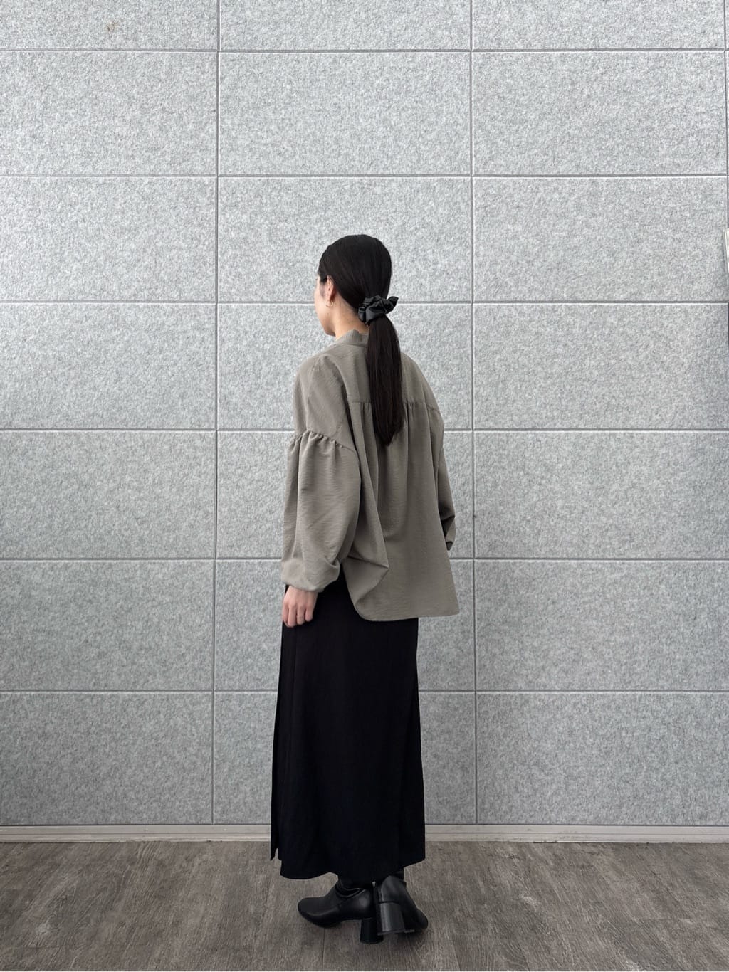 ひなさんの「INDIVI｜シャインツイルラップスカート」を使ったコーディネート