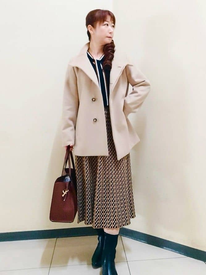 花さんの「Reflect｜【SS-4Lサイズ／衿が顔に当たらない◎】スタンドネックミドルコート」を使ったコーディネート