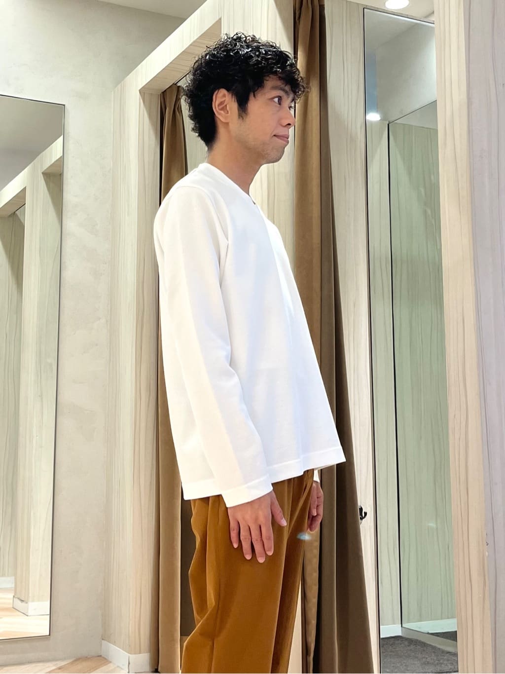 URAさんの「TAKEO KIKUCHI｜【尾州織】ブリスタ Vネック カットソー」を使ったコーディネート