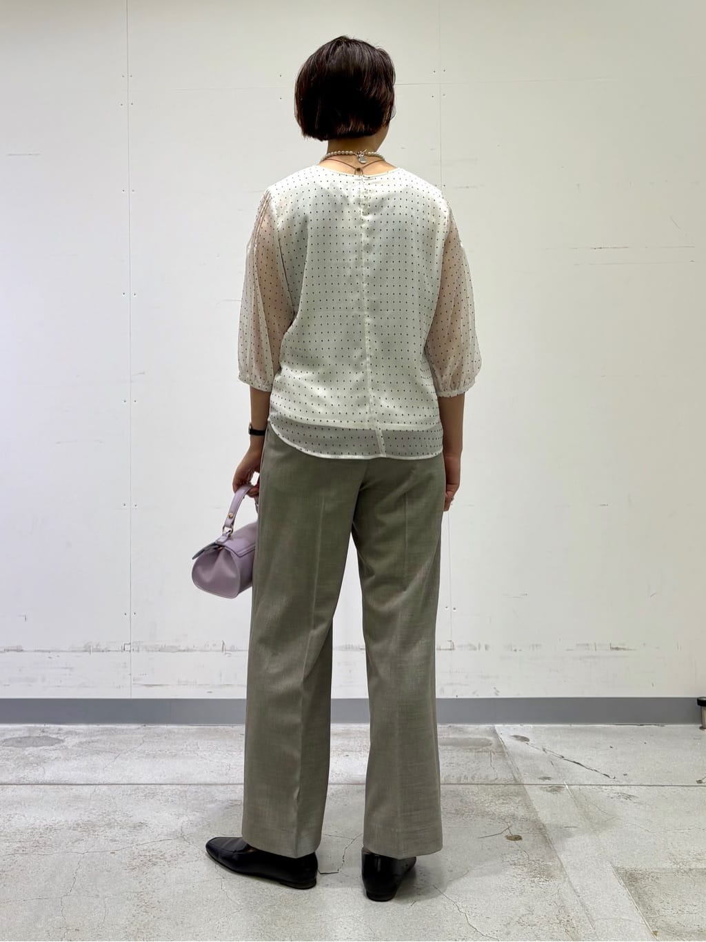 yuriさんの「INDIVI｜【洗える／セットアップ可能】凹凸ストレッチ素材ストレートパンツ」を使ったコーディネート