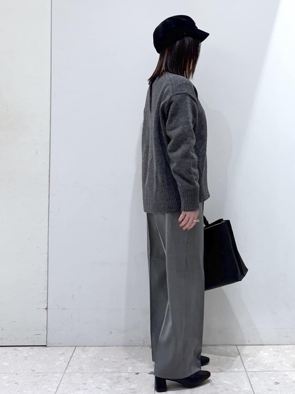 mameさんの「OPAQUE.CLIP｜カシミヤブレンドウールミドルピーコート」を使ったコーディネート