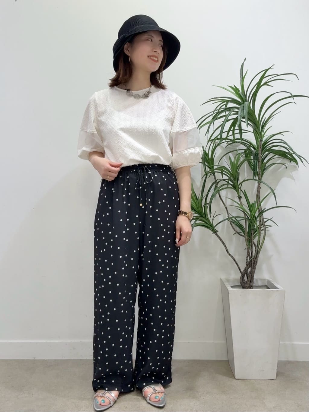 Suma Una本部スタッフさんの「SunaUna｜【リラクシー】ドット柄ワイドパンツ」を使ったコーディネート