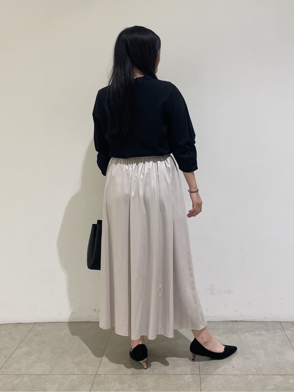 emikaさんの「INDIVI｜レザー調ギャザースカート」を使ったコーディネート