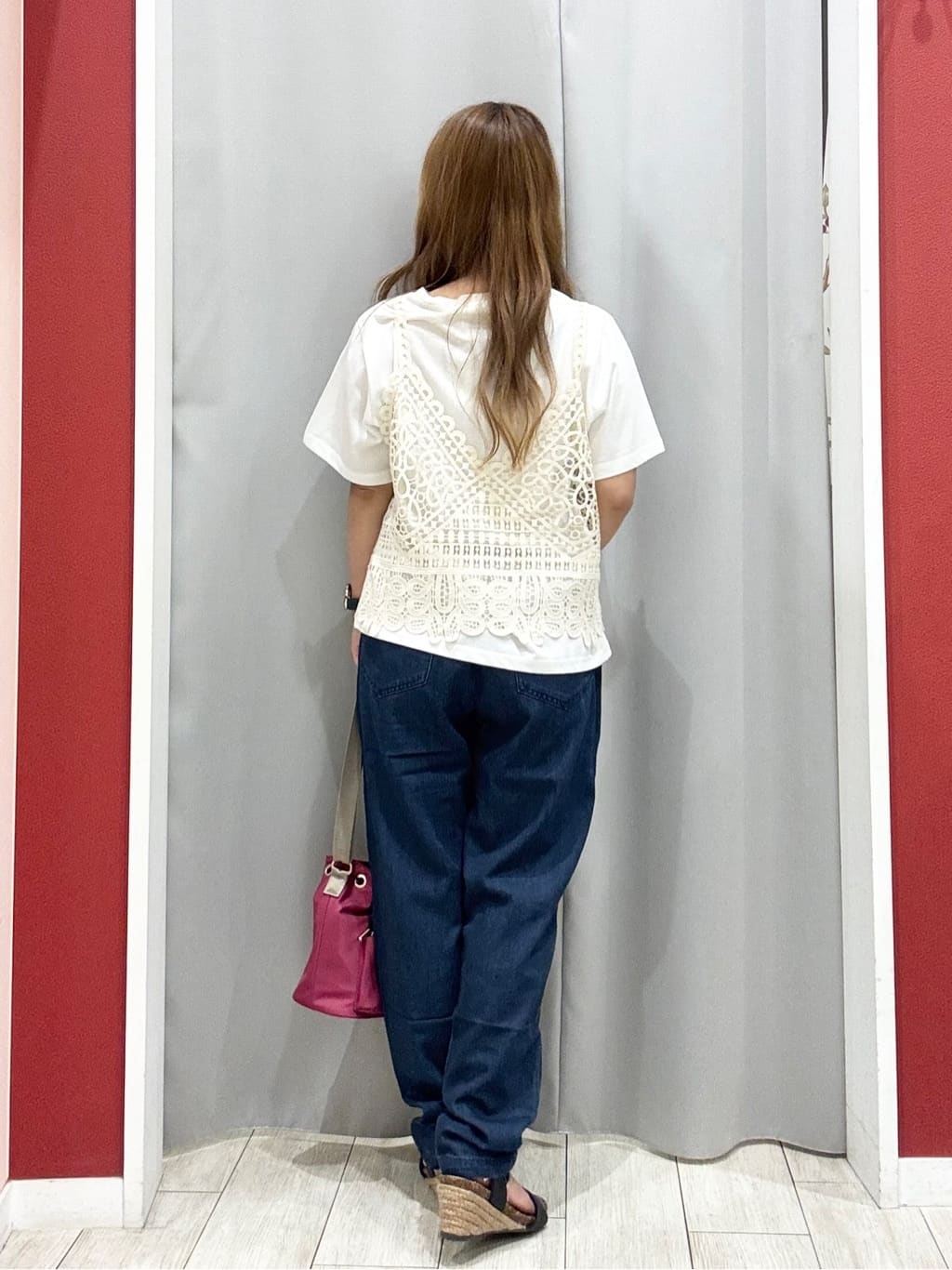 shioさんの「SHOO･LA･RUE｜【2点セット/ひんやり】レースビスチェ＋Tシャツ」を使ったコーディネート