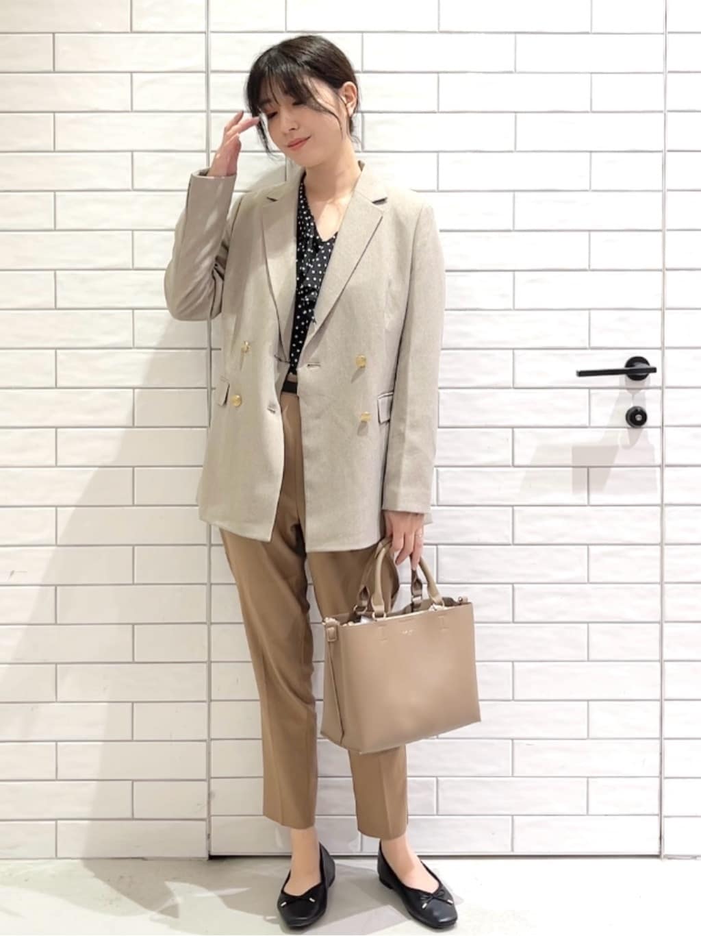 しおりさんの「OPAQUE.CLIP｜《SS-LLサイズ》ハイストレッチイージースティックパンツ【洗濯機洗い可】」を使ったコーディネート