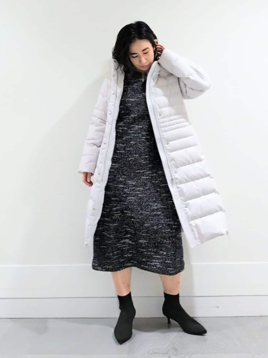 ミズタさんの「UNTITLED｜【はっ水機能/フード取り外し可/防寒】ロングダウンコート」を使ったコーディネート