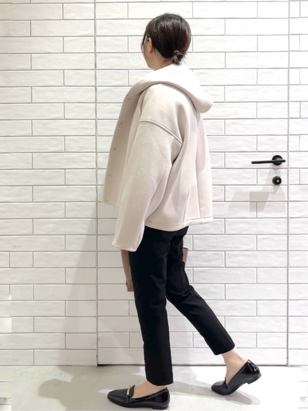 しおりさんの「OPAQUE.CLIP｜裏起毛ハイストレッチイージーテーパードパンツ【洗濯機OK】」を使ったコーディネート