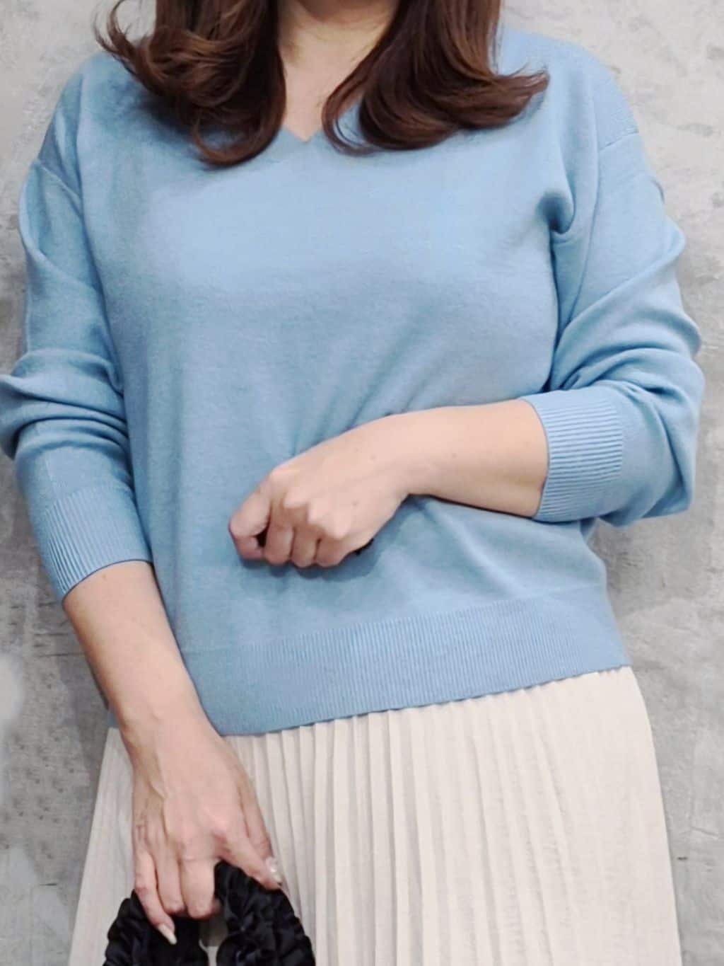 ひさえさんの「THE SHOP TK｜【すっきりシルエットが叶う】大人のためのVネックニット/毛玉になりにくい/静電気防止/洗濯機OK」を使ったコーディネート