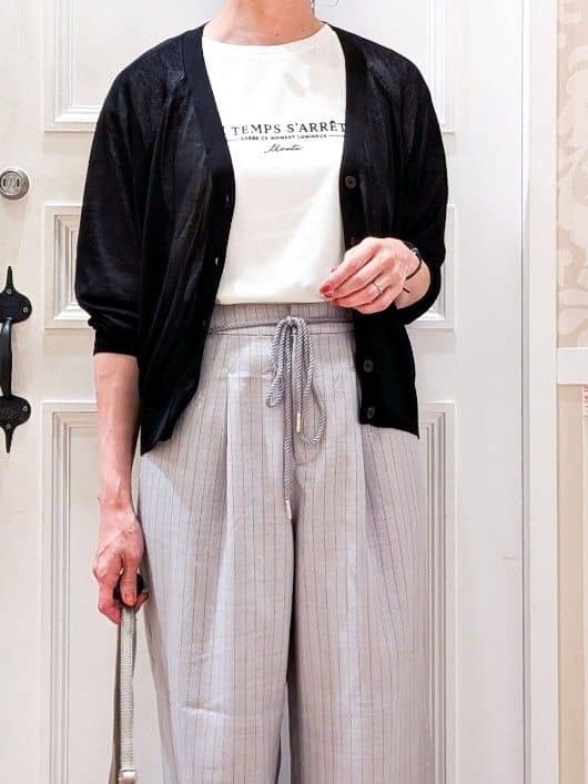 maiさんの「grove｜さっと二の腕カバー　大人な抜け感シアーラグランVネックカーデ」を使ったコーディネート