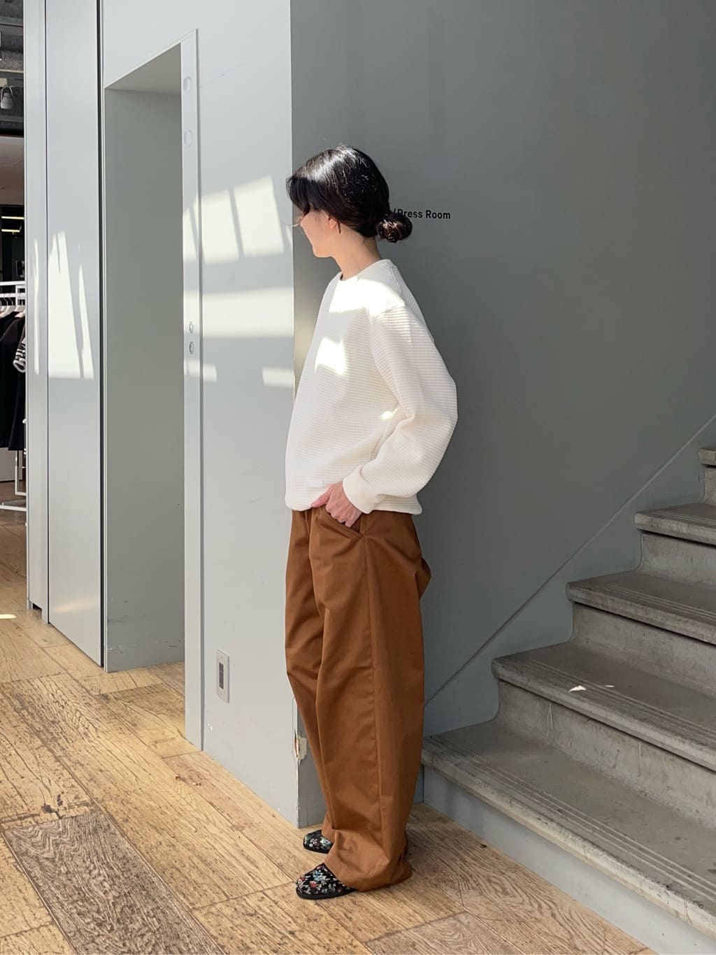 神野（jinno）さんの「TAKEO KIKUCHI｜ニットライク プルオーバー」を使ったコーディネート