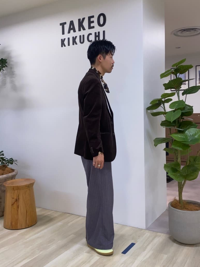 石井友也さんの「TAKEO KIKUCHI｜【Sサイズ～】ストレッチコーデュロイ ジャケット」を使ったコーディネート