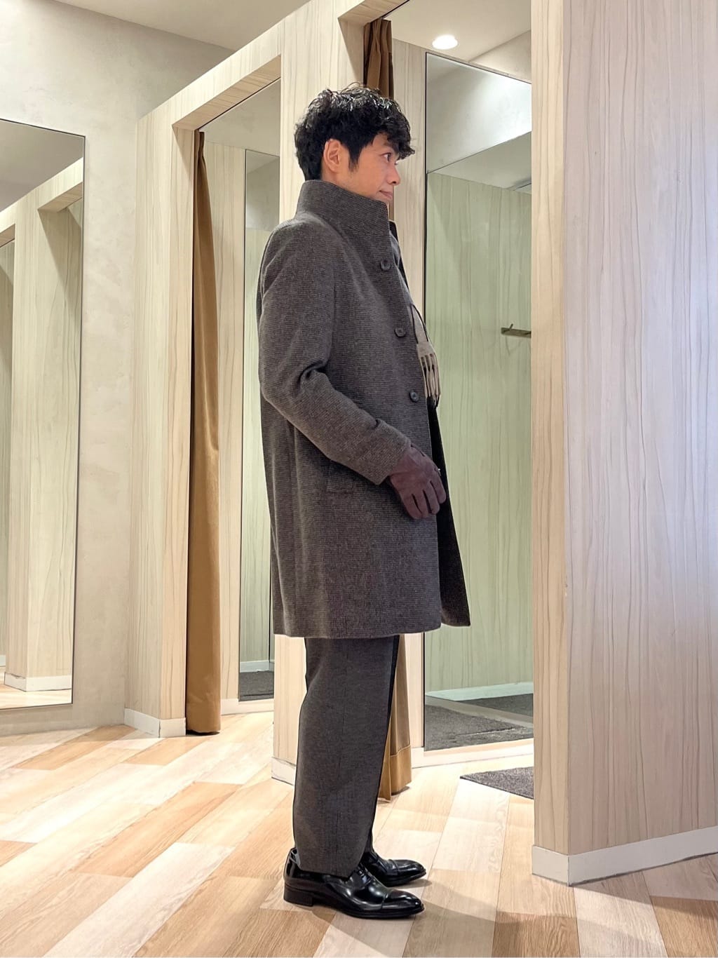 URAさんの「TAKEO KIKUCHI｜カシミヤブレンド ビーバー調ピンヘッドスタンドカラーコート」を使ったコーディネート