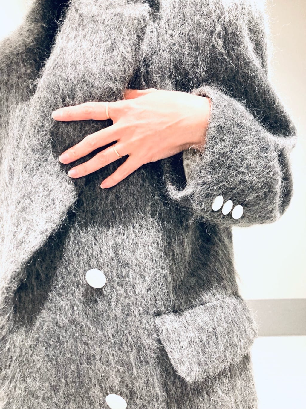 Furuさんの「DRESSTERIOR｜【インナー使いに最適/しっとり暖かな吸湿発熱素材】タートルネックプルオーバー」を使ったコーディネート