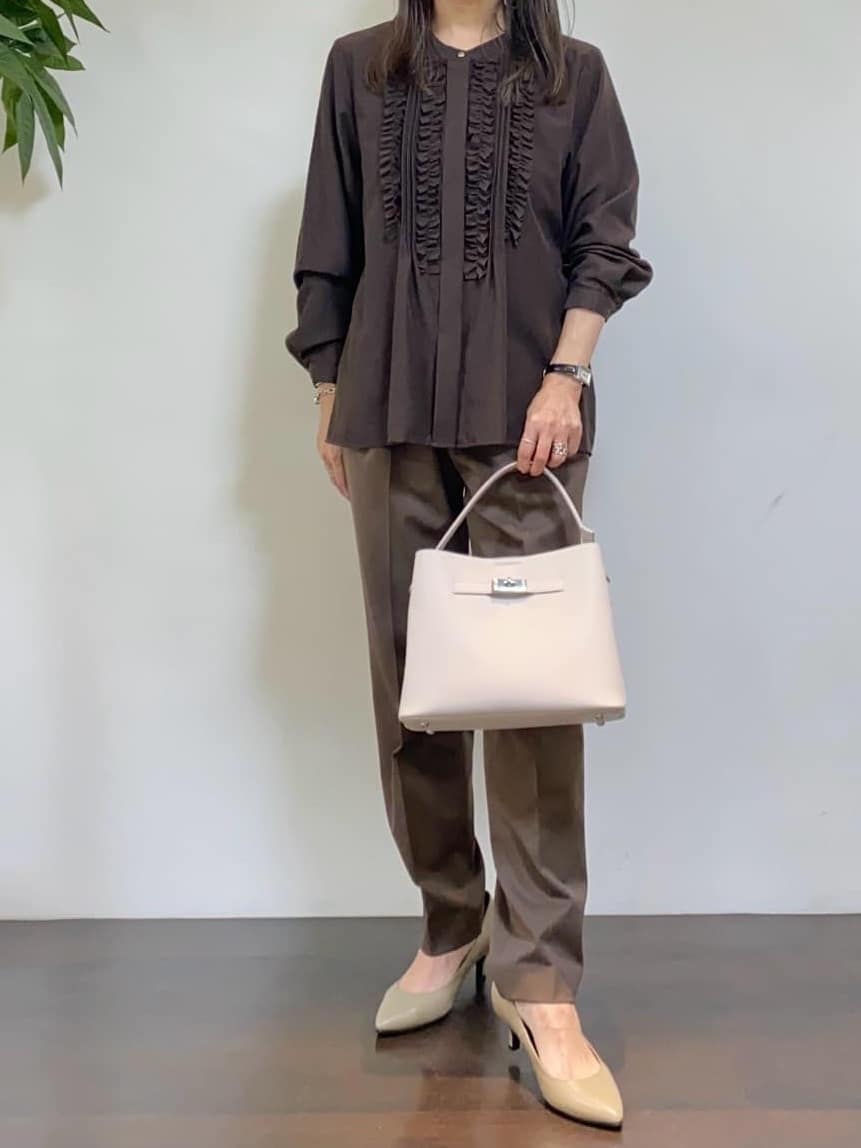 tomoさんの「UNTITLED｜【アンサンブル可/洗える/Vネック】ウールシルクカーディガン」を使ったコーディネート