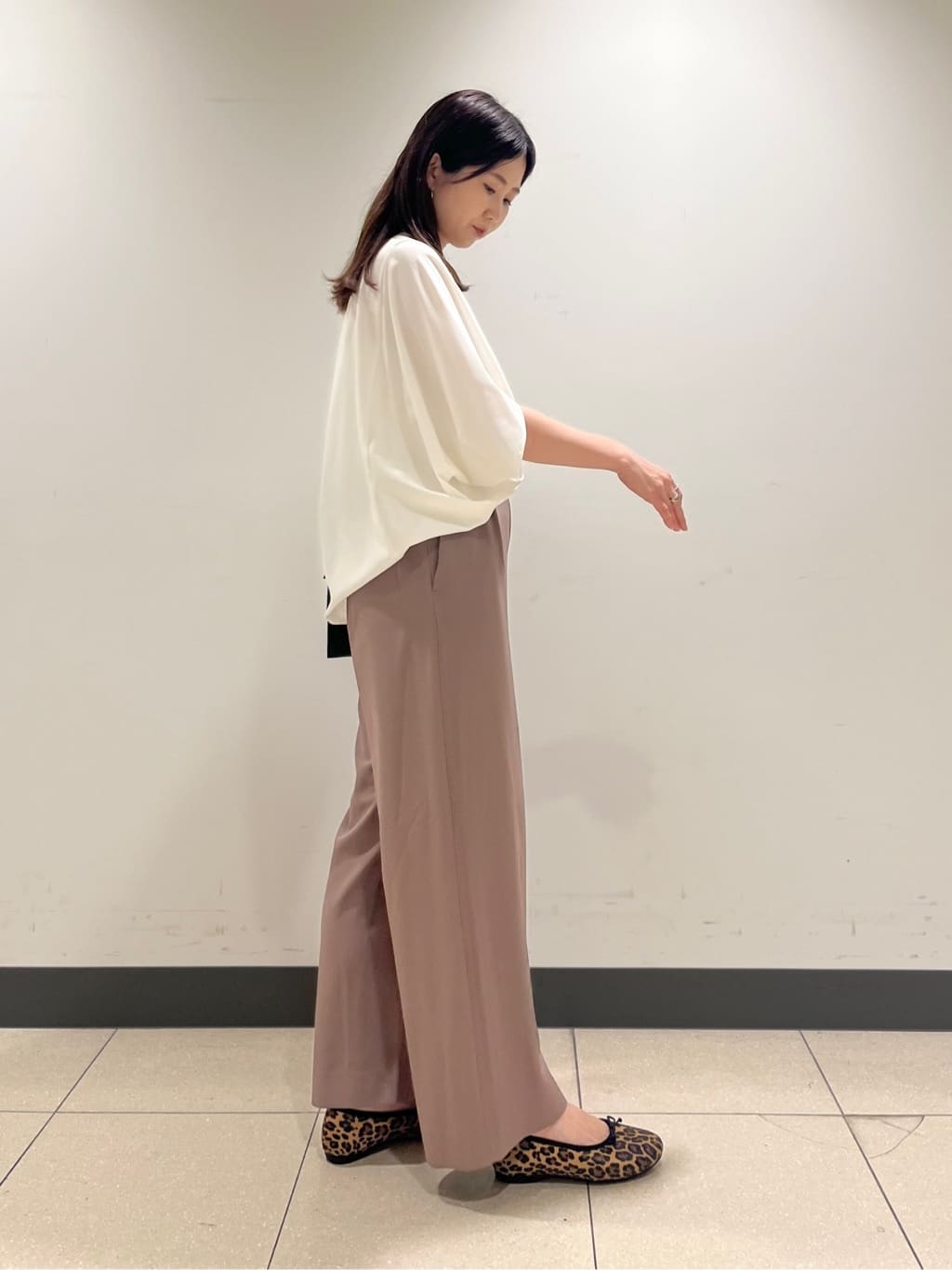 shokoさんの「INDIVI｜【体型カバー/SETUP可能】ジョーゼット　ドルマンブラウス」を使ったコーディネート