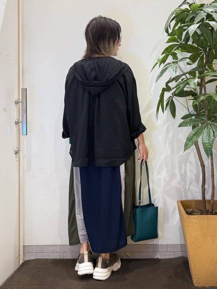 misakiさんの「SHOO･LA･RUE｜【S-LL/ひんやり】全身すっきり見えが楽に叶う サイド切替 バイカラーAラインワンピース」を使ったコーディネート