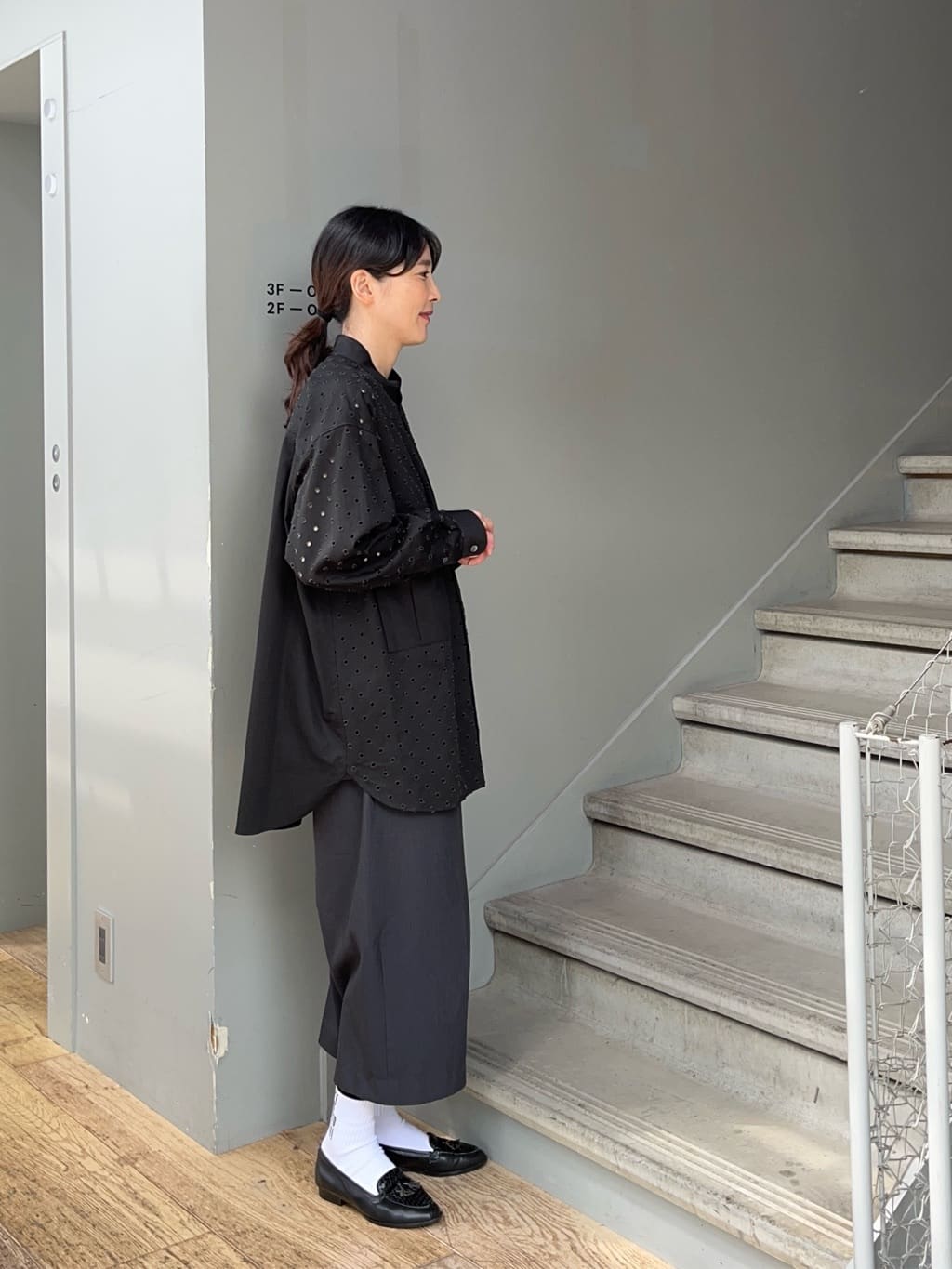 神野（jinno）さんの「TAKEO KIKUCHI｜ツイルオパールオーバーシャツ」を使ったコーディネート