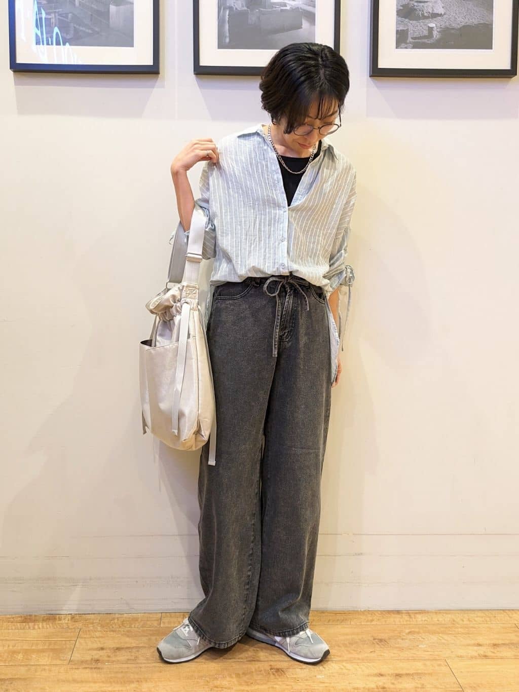 Akiさんの「SHOO･LA･RUE｜【S-LL】程よい透け感 ストライプ柄 お袖ギャザーデザインシャツ」を使ったコーディネート