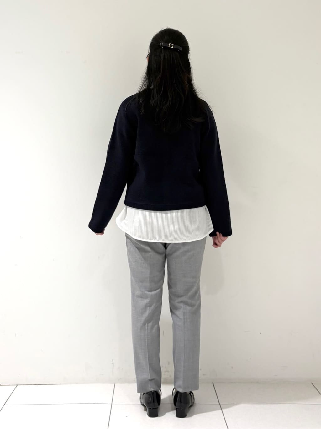 momokoさんの「INDIVI｜【ミニブークレ素材】ジャケットライクカーディガン」を使ったコーディネート