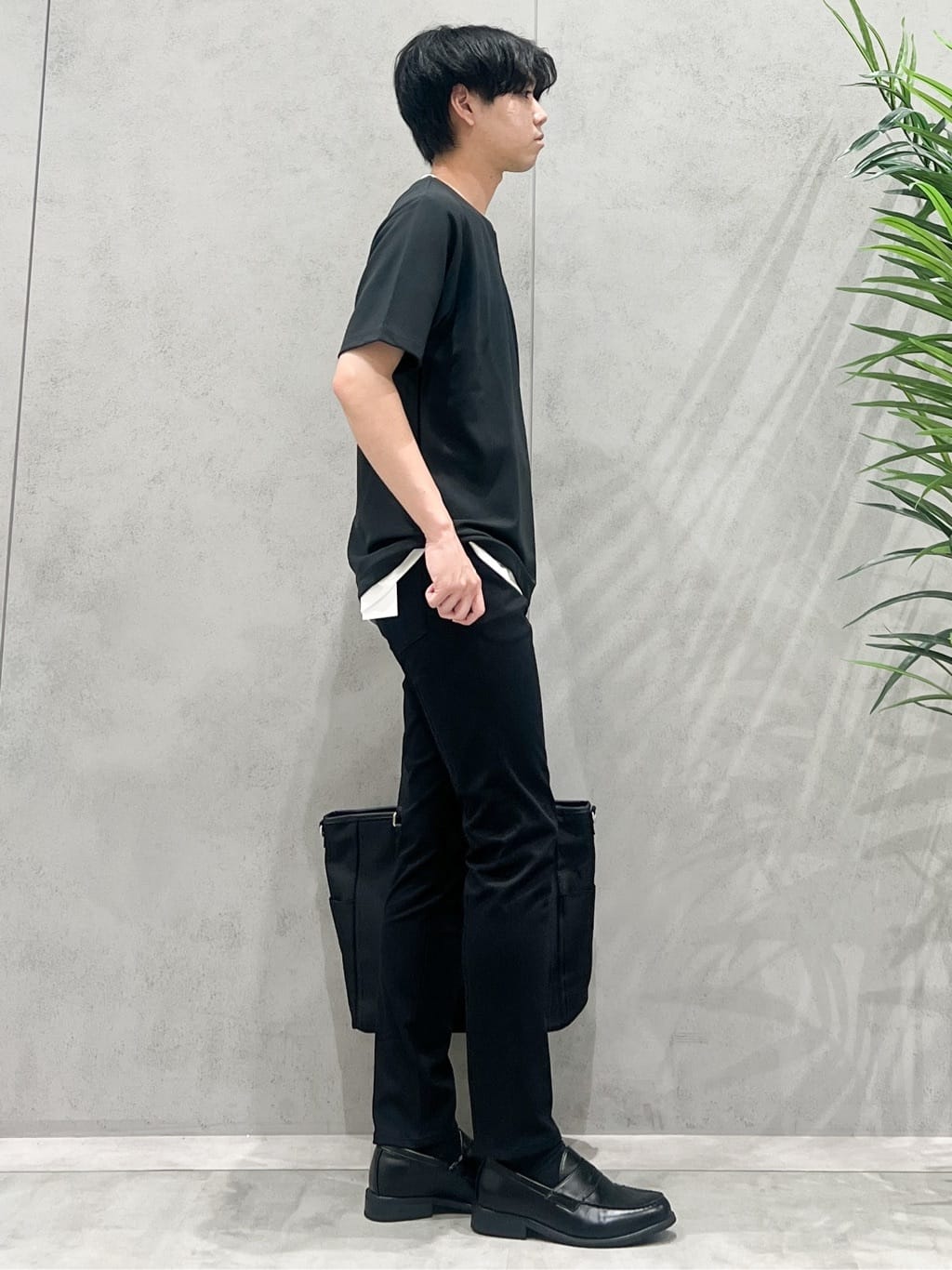 SHI-MAさんの「THE SHOP TK｜ツイルキーネック半袖Tシャツ」を使ったコーディネート
