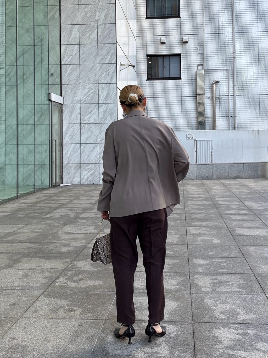 kotakiさんの「INDIVI｜Comfy SET UP｜イージーテーパードパンツ【セットアップ対応／通勤/カセット服】」を使ったコーディネート