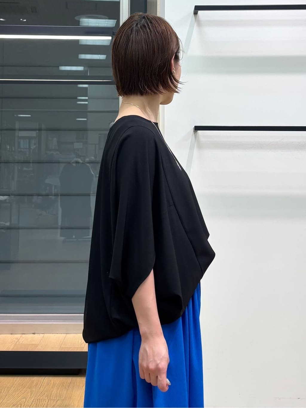 asamiさんの「INDIVI｜【クールエアー素材／UVケア／セットアップ可能】エアリーフレアパンツ」を使ったコーディネート