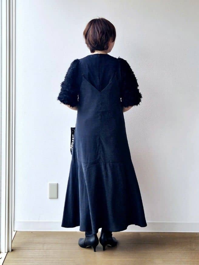 やじまさんの「UNTITLED｜【丸首/Tシャツ風/短丈】シャギースリーブ ポンチカットソー」を使ったコーディネート