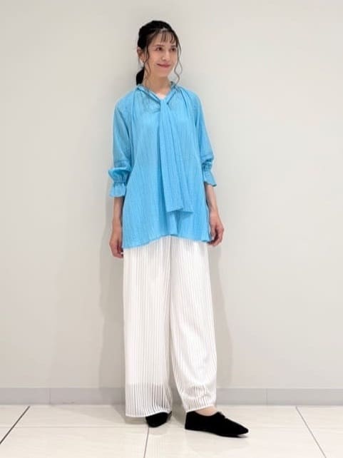 kayoさんの「INDIVI｜【洗える／シャーリング素材】ボリューム袖エアリーブラウス」を使ったコーディネート