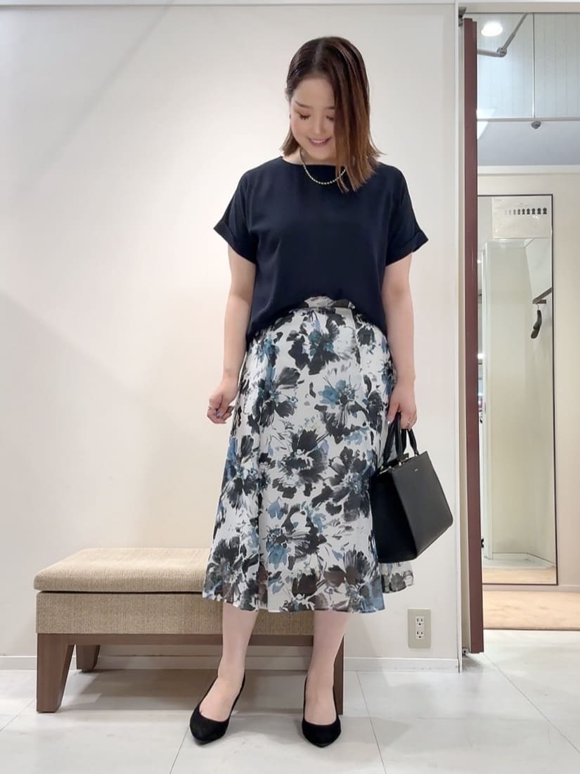 YUIさんの「UNTITLED｜【シアー/後ろウエストゴム】ペイントフラワースカート」を使ったコーディネート