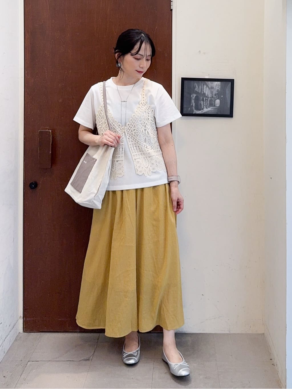 𝐇𝐢𝐫𝐨𝐦𝐢さんの「SHOO･LA･RUE｜【2点セット/ひんやり】レースビスチェ＋Tシャツ」を使ったコーディネート