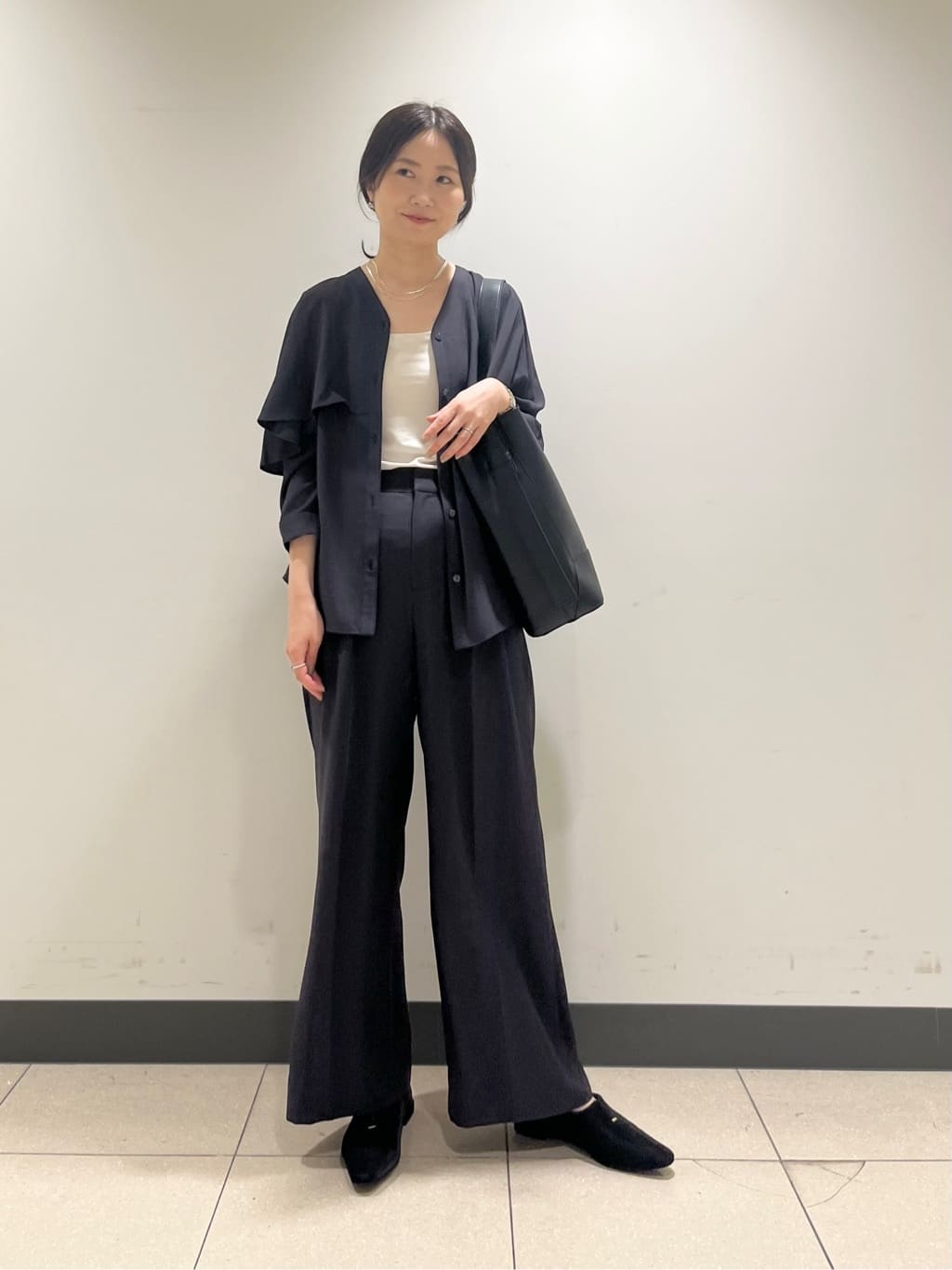 shokoさんの「INDIVI｜【羽織りとしても活躍！】ケープカラーブラウス」を使ったコーディネート