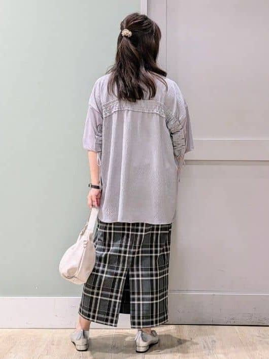 チグ♪さんの「grove｜後ろ姿で魅せる　バックドロストシャーリングTシャツ」を使ったコーディネート