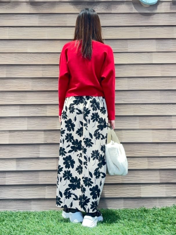 himiさんの「SHOO･LA･RUE｜【S-LL】華やかで主役 花柄Aラインスカート」を使ったコーディネート