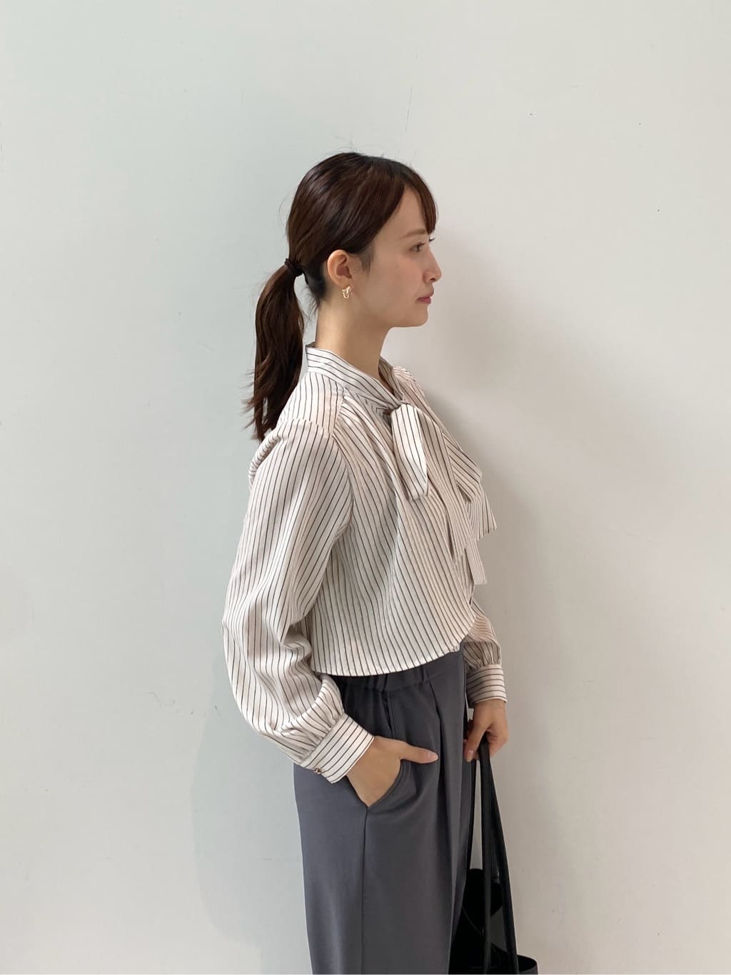 みさかさんの「index｜アシンメトリーレイヤードボウタイブラウス【洗濯機OK／イージーアイロン／防シワ】《XS～3L》」を使ったコーディネート