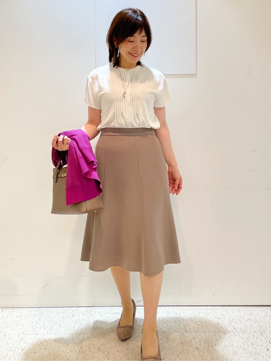 めいさんの「Reflect｜【インナーに◎／すっきり見え！長め丈】タックデティールブラウス」を使ったコーディネート
