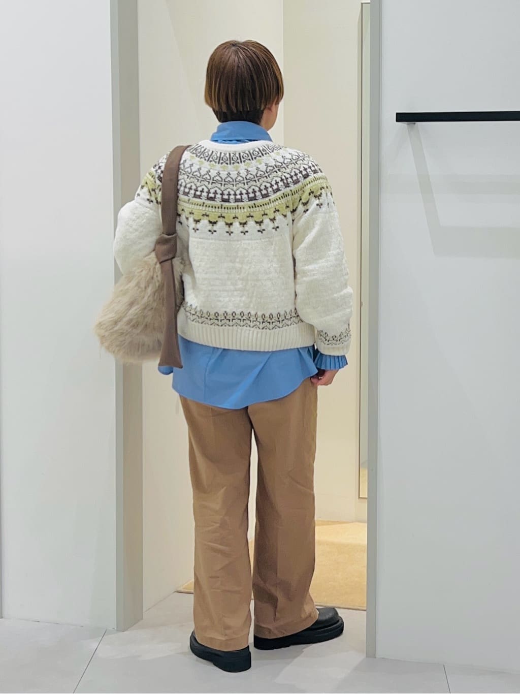 タナさんの「THE SHOP TK｜上品さと少しの遊び心を モール求心柄ニット」を使ったコーディネート
