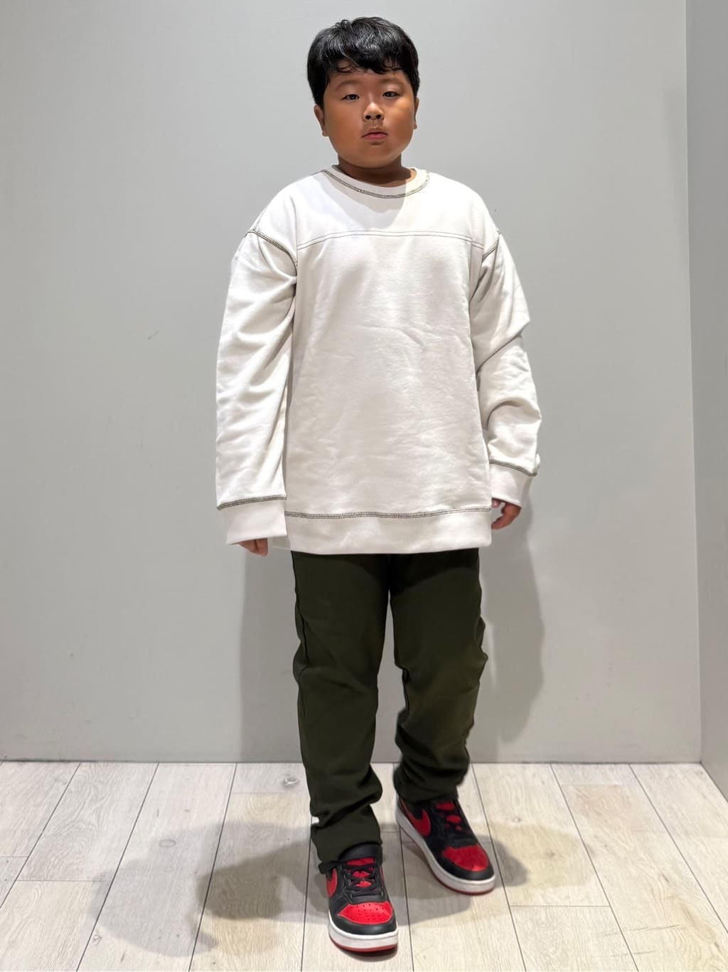 kuboさんの「THE SHOP TK｜【110-160】カラーロック裏毛プルオーバー」を使ったコーディネート