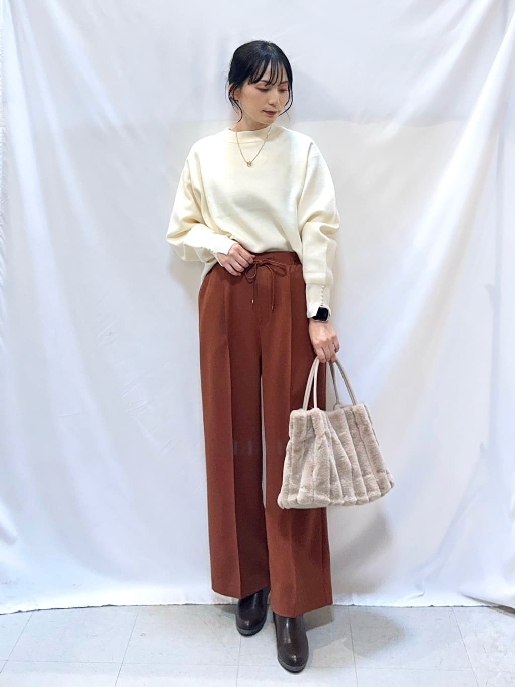 𝐇𝐢𝐫𝐨𝐦𝐢さんの「SHOO･LA･RUE｜【洗濯機可/S-LL/高レビュー】上品シルエットで美しい イージーワイドパンツ」を使ったコーディネート