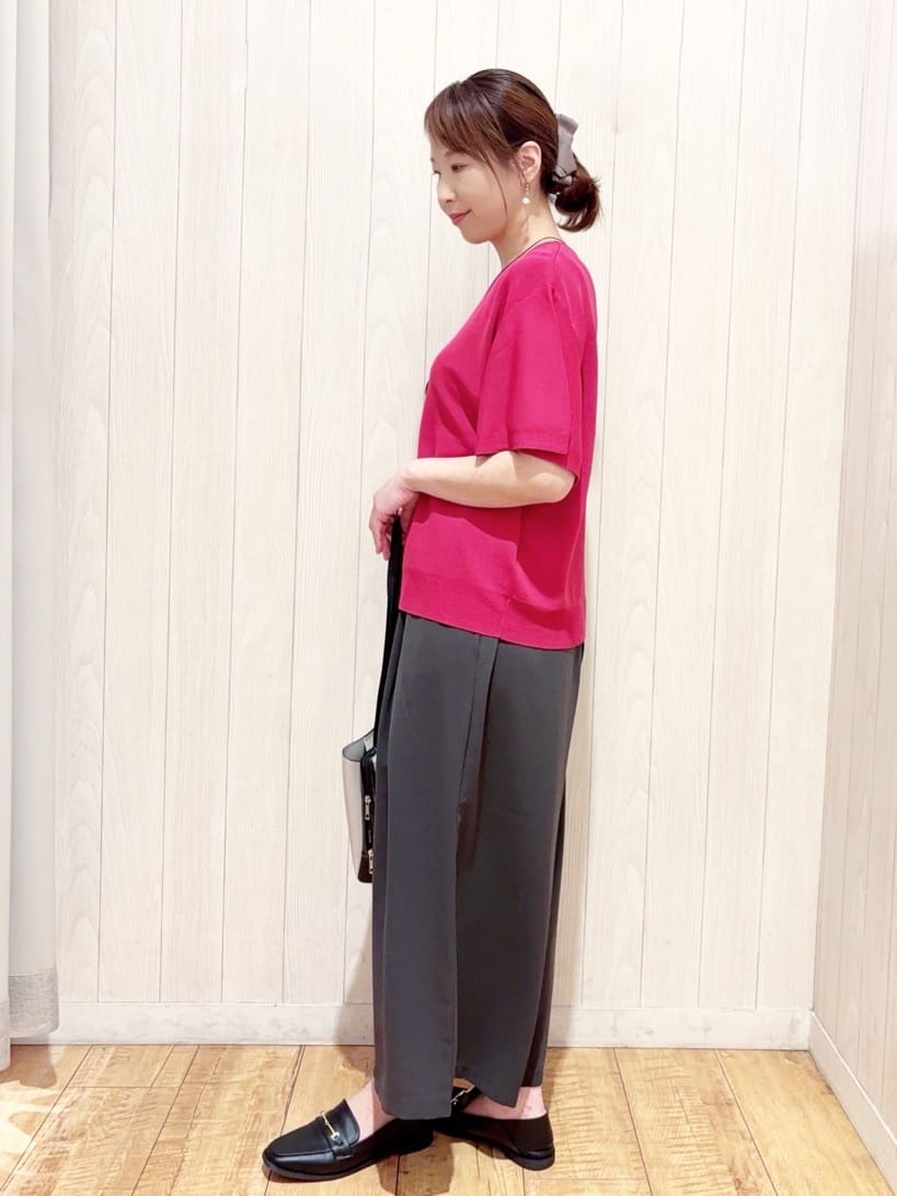あいこさんの「SHOO･LA･RUE｜【S-LL】二の腕はカバーして魅せる フレアスリーブニット」を使ったコーディネート