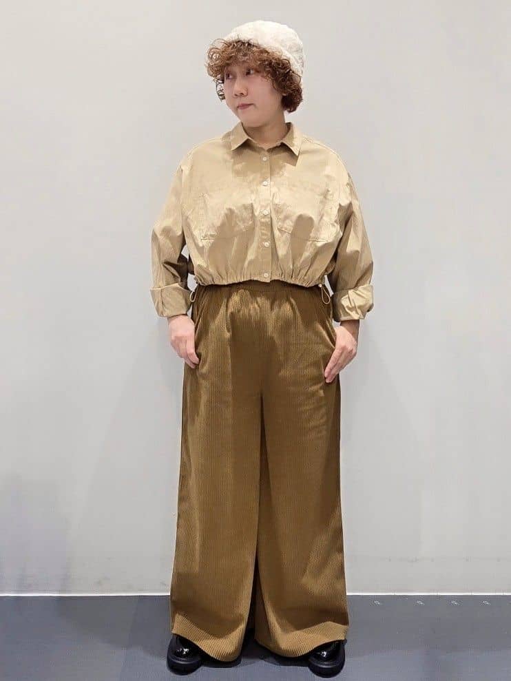 ゆきをさんの「OPAQUE.CLIP｜ドロストヘムショートシャツ【洗濯機OK】」を使ったコーディネート