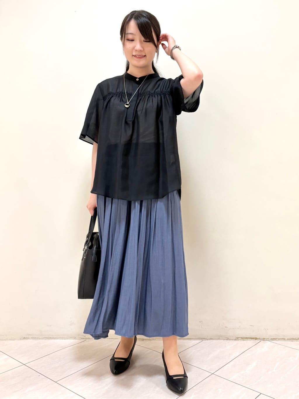 mikiさんの「Reflect｜【選べる5色◎／マシンウォッシュ可】シャーリングデザインブラウス」を使ったコーディネート