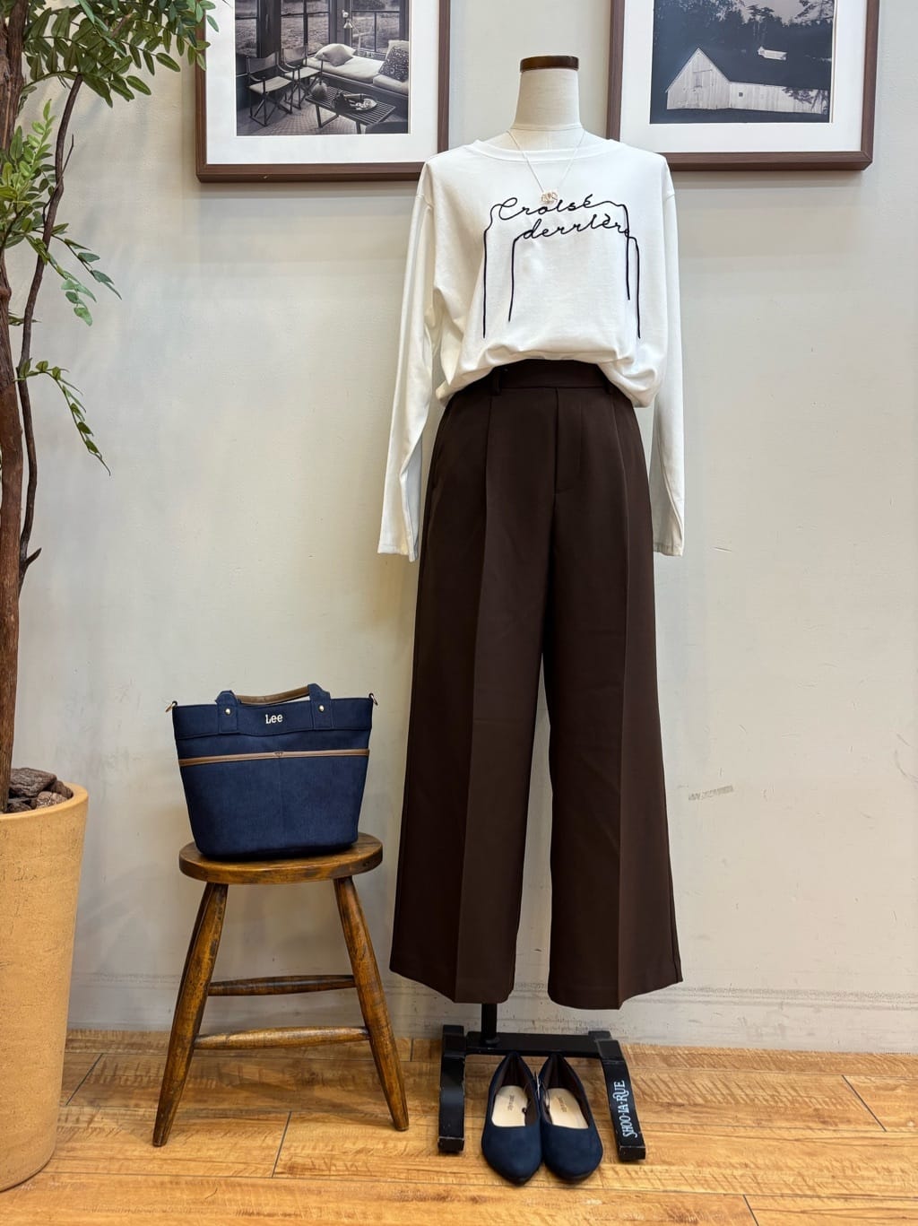 maiさんの「SHOO･LA･RUE｜【洗濯機可/S-LL】周りと差がつく チェーンステッチロゴロンT」を使ったコーディネート