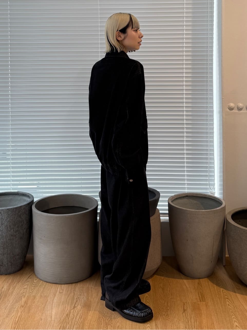川本葵さんの「tk.TAKEO KIKUCHI｜カラーローファー」を使ったコーディネート