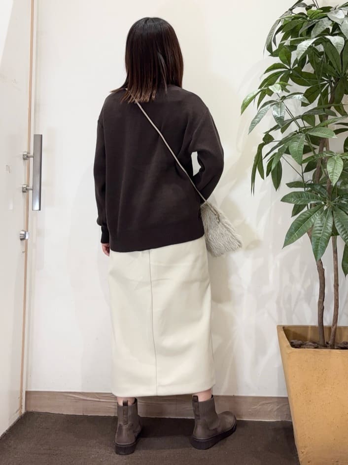 宗形さんの「SHOO･LA･RUE｜【洗濯機可/ちくちくしにくい】大人のための スウェットライク刺繍ロゴニット」を使ったコーディネート