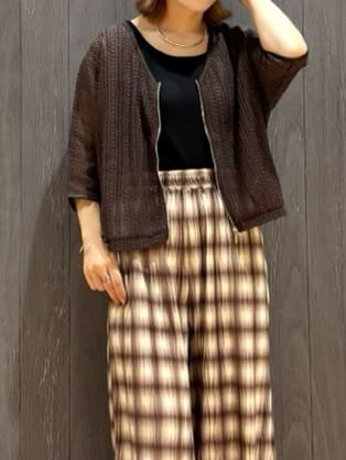 meiさんの「SHOO･LA･RUE｜【洗える/S-LL】季節の変わり目に 透かし柄が涼やか ジップブルゾン」を使ったコーディネート