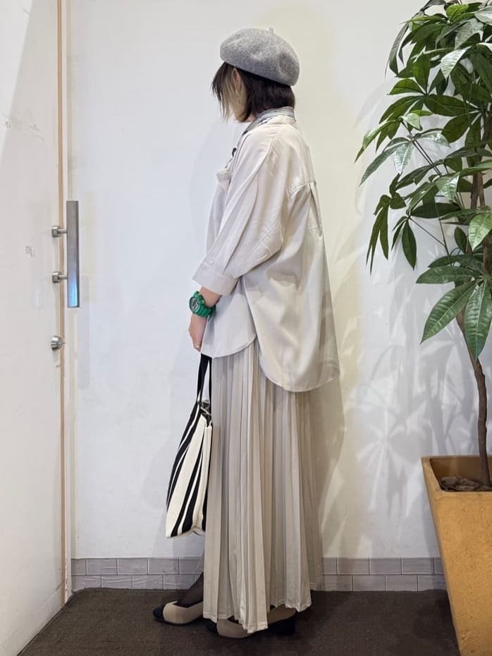 misakiさんの「SHOO･LA･RUE｜【S-LL/洗濯後しわになりにくい】コットン風 前あきドルマンブラウス」を使ったコーディネート